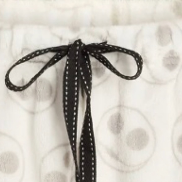 Nightmare Before Christmas Women’s Plush Velour Lounge Shorts Size XL NEW - Picture 4 of 5